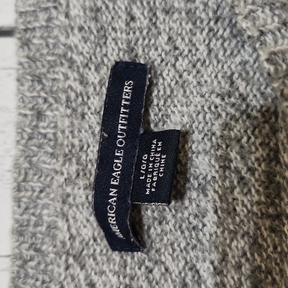 American Eagle light weight Large Womens sweater. - Picture 4 of 8